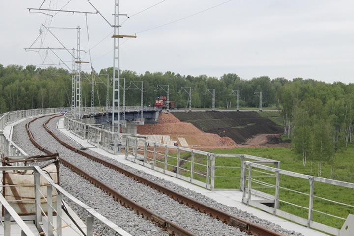 Начальник по строительству на Красноярской железной дороге получил условный срок за растрату 121 млн