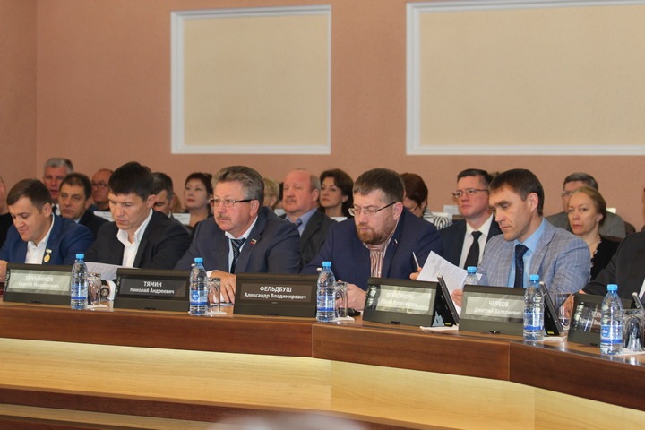Новосибирские депутаты попросили мэра сохранить льготы горожанам, достигшим дореформенного пенсионного возраста
