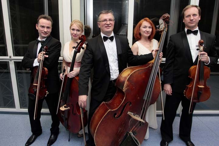 Новосибирские музыканты сыграли Моцарта на заводе компании «Балтика»