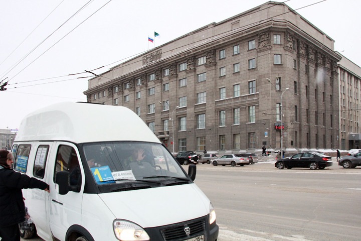 Новосибирские власти заявили в полицию на выигравшего у них суд перевозчика