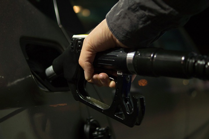 Иркутский губернатор попросил ФАС проверить рост цен на бензин