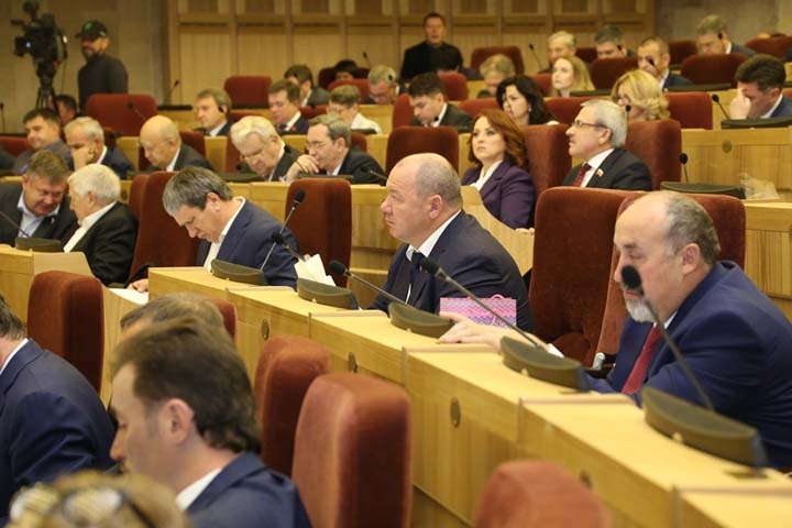 Новосибирское заксобрание одобрило поправки в закон о бюджете области