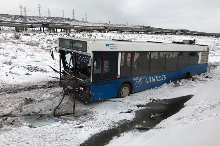 ДТП со служебным автобусом в Норильске: один погиб, восемь пострадали