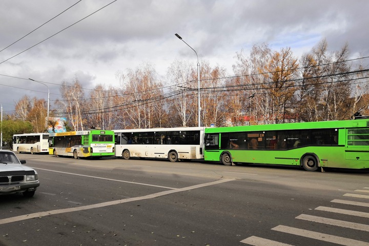 Красноярские маршрутчики остановили автобусы из-за роста цен на топливо