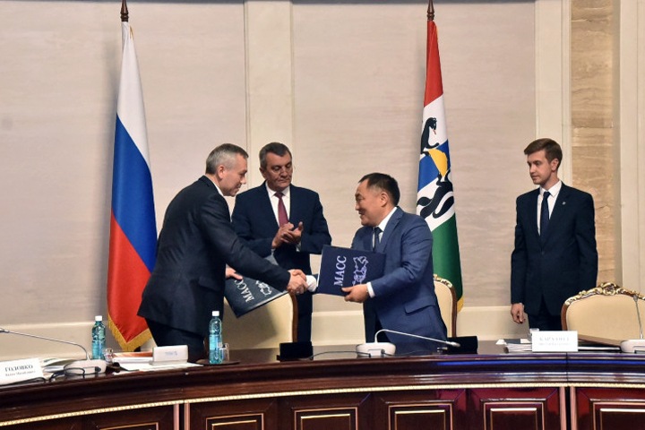 Травников подписал договор о научном сотрудничестве с Тувой