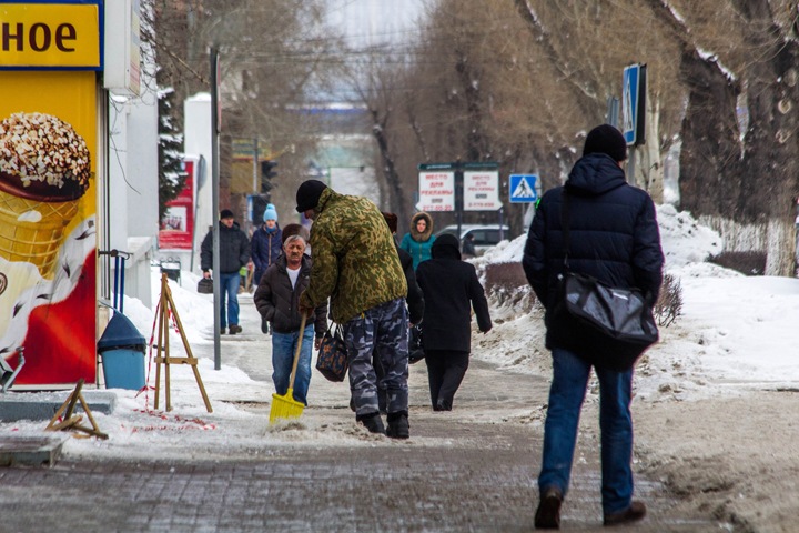 «Пройдешь по территории ногами»: глава района Новосибирска обязал чиновников лично проверять уборку снега
