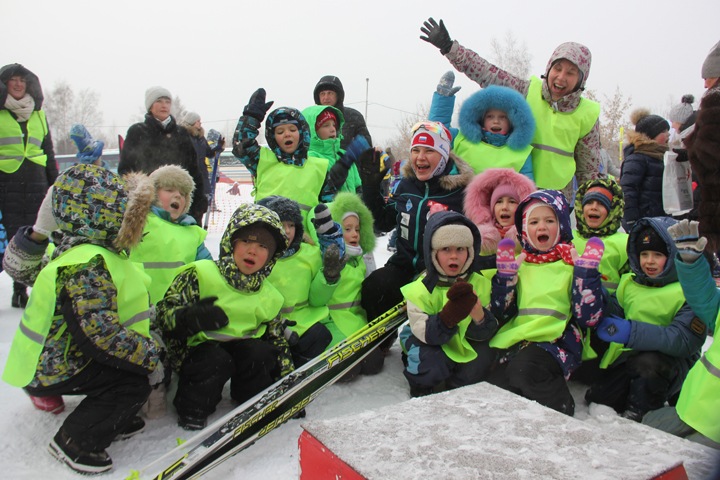 Двукратная олимпийская чемпионка Анна Богалий вывела на лыжню 250 детсадовцев в микрорайоне «Стрижи»