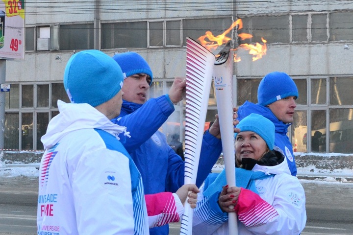 Огонь Зимней универсиады-2019 пронесли по Новосибирску