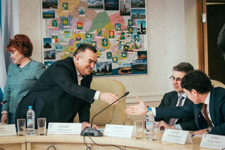 «50/50»: новосибирские единороссы не уверены в смене Ильенко на посту регионального секретаря