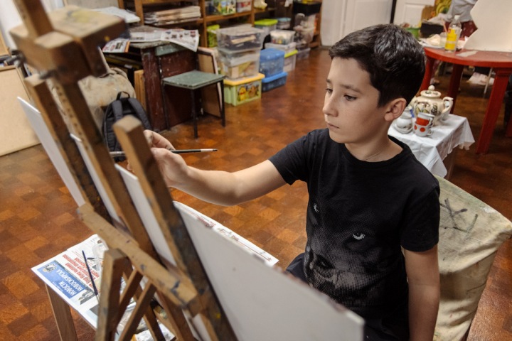 «Мы хотим вырастить не художника, а счастливого человека»: картина сибирского школьника вошла в экспозицию Третьяковки