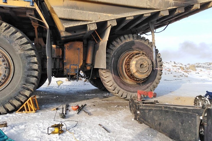 Взрыв колеса «БелАЗа» убил двоих мужчин под Новосибирском
