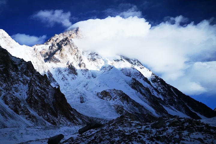 Новосибирский альпинист начал восхождение на самый неприступный восьмитысячник планеты