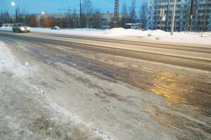 Покрывающий дороги Красноярска «тонким слоем льда» реагент спасет Новосибирск от пыли