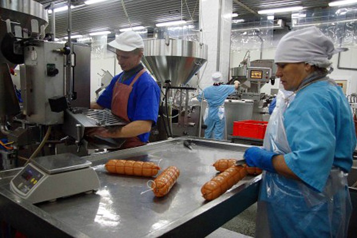 «Сибирской продовольственной компании» запретили выпускать колбасу в обвязке