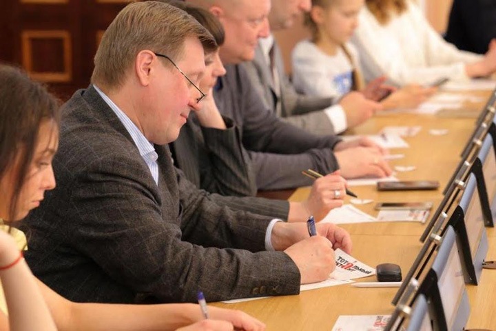 Локоть назвал «гонениями» инициативу эстонского министра о запрете «Тотального Диктанта» в Таллине
