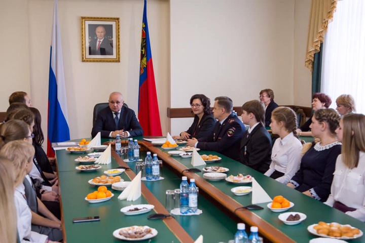 Детский омбудсмен Кузбасса опроверг голодные обмороки школьников после встречи с губернатором