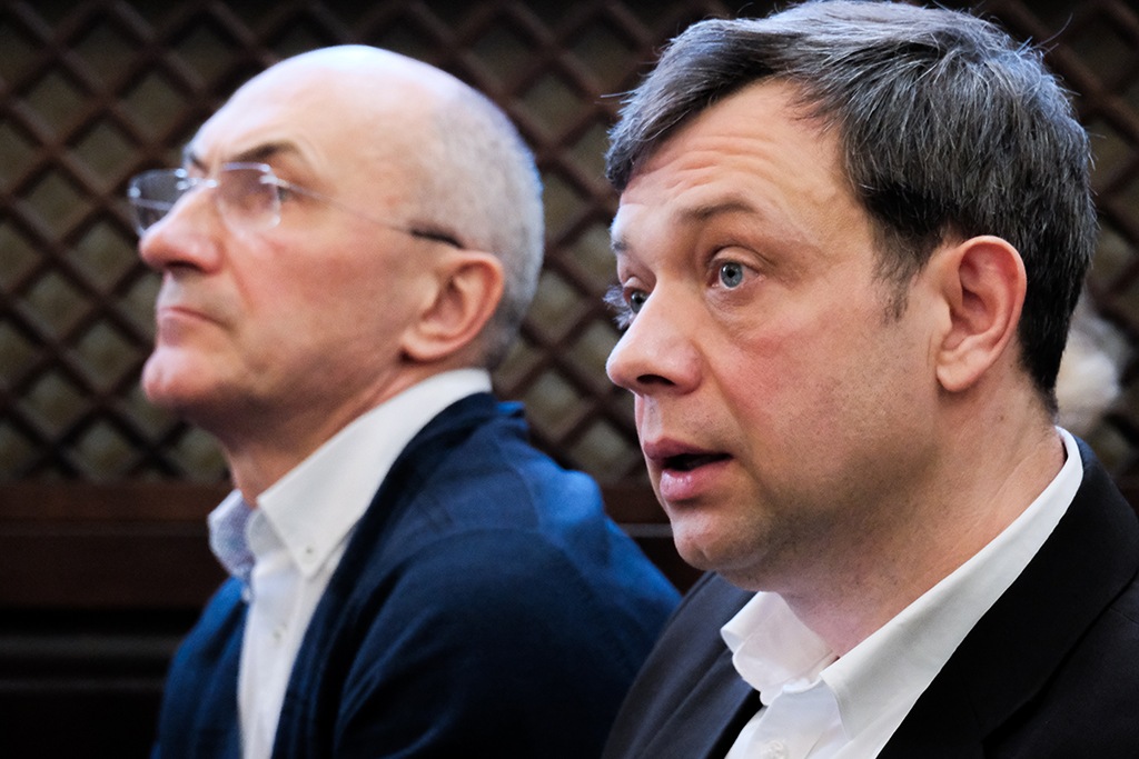 Александр Данильченко и Алексей Иванов (на заднем плане)