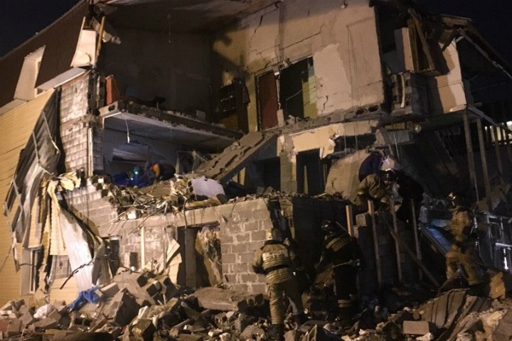 Часть жилого дома рухнула при взрыве газа в Красноярске. Есть погибшие