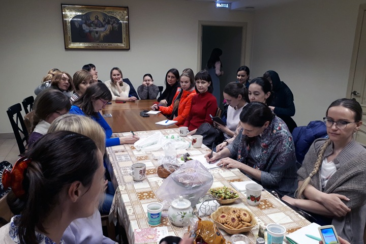 РПЦ решила обучать «идеальных жен» в Новосибирске