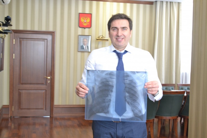 Новосибирский министр здравоохранения показал свои легкие