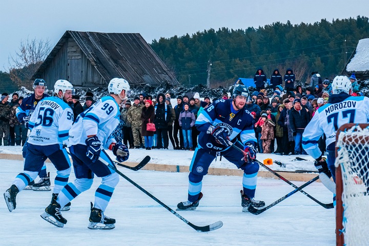 Ледовое побоище в Маслянино. Хоккеисты «Сибири» сыграли на озере
