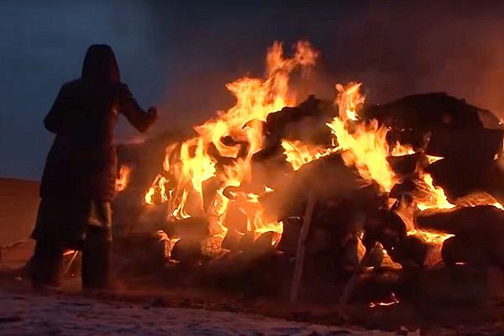 Бурятских шаманов оштрафовали на 3 тыс. после сжигания верблюдов ради укрепления России