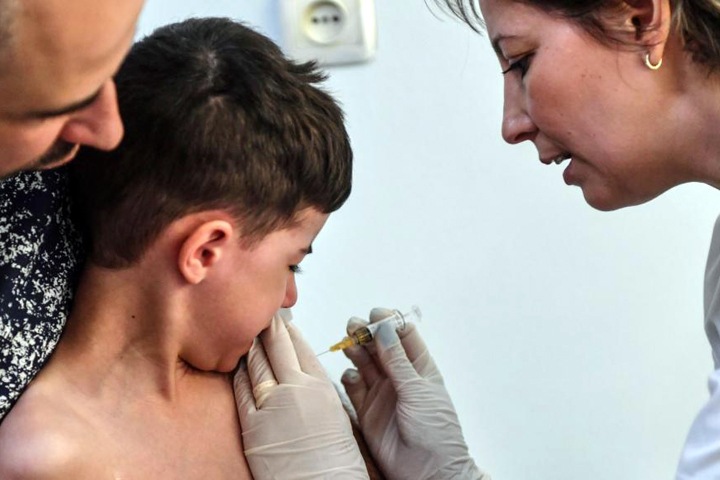 Новосибирские власти получили в семь раз меньше вакцины от кори, чем заказали