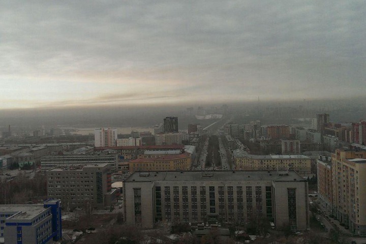 «Уровень загрязнения атмосферы повышенный»: Новосибирск накрыла дымка