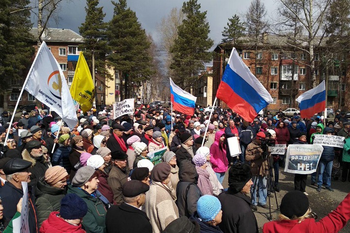 Сотни кузбассовцев вышли на митинг против угольных разрезов