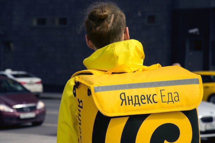 «12 километров пешком»: новосибирские курьеры «Яндекс.Еды» пожаловались на условия труда