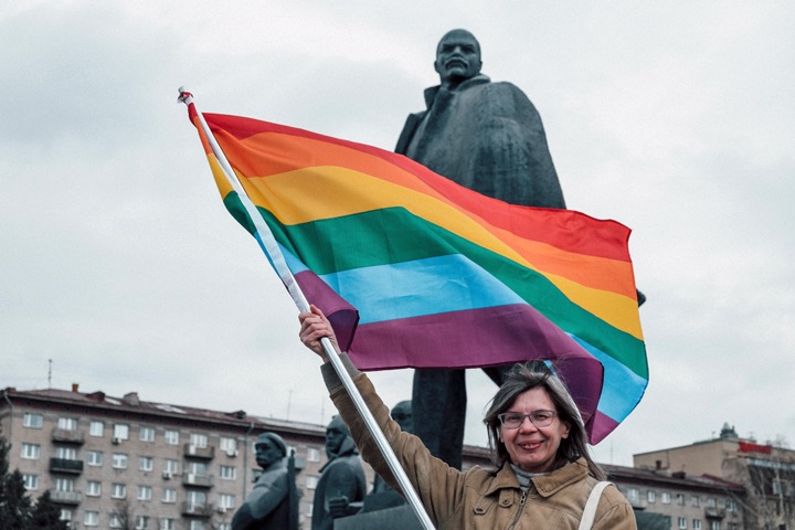 Лидеру новосибирского «Яблока» пригрозили «нравственным джихадом» за флешмоб против дискриминации ЛГБТ