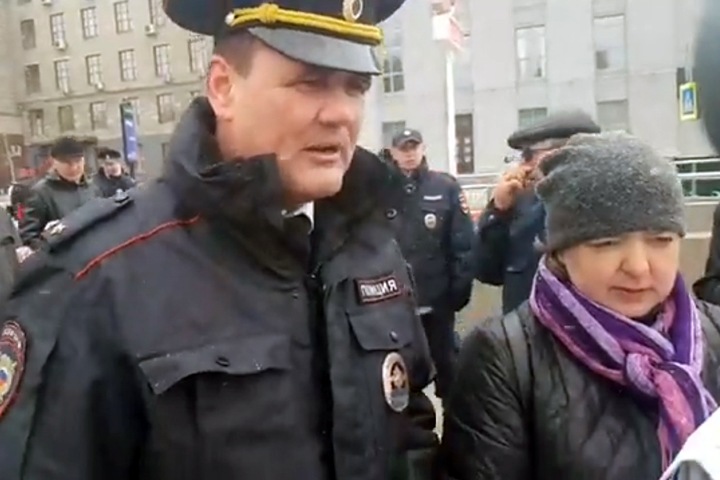 Новосибирцев задержали на официальной демонстрации 1 мая