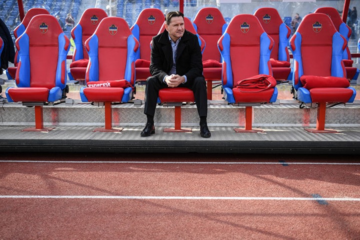 Омского экс-сенатора Аленичева не могут уволить с поста главного тренера ФК «Енисей» из-за его политического прошлого