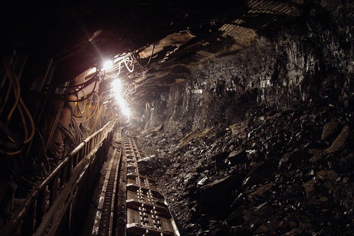 Два шахтера упали с большой высоты в Бурятии и погибли