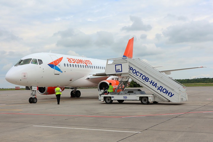 Рейс на Superjet задерживается на восемь часов в Новосибирске