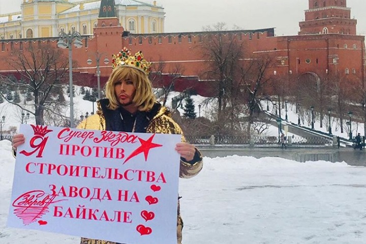 Суд наказал Сергея Зверева за пикет у Кремля в защиту Байкала