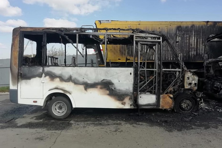 Маршрутки нелегалов, против которых выступали перевозчики в Новосибирске, сгорели
