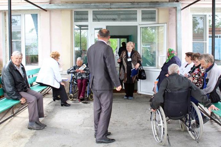 Сотрудников интерната для инвалидов в Томской области обвиняют в краже 1,6 млн у постояльцев