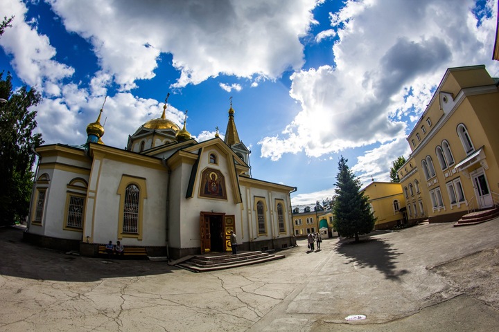 РПЦ посетовала на недостаточное количество храмов в Новосибирской области