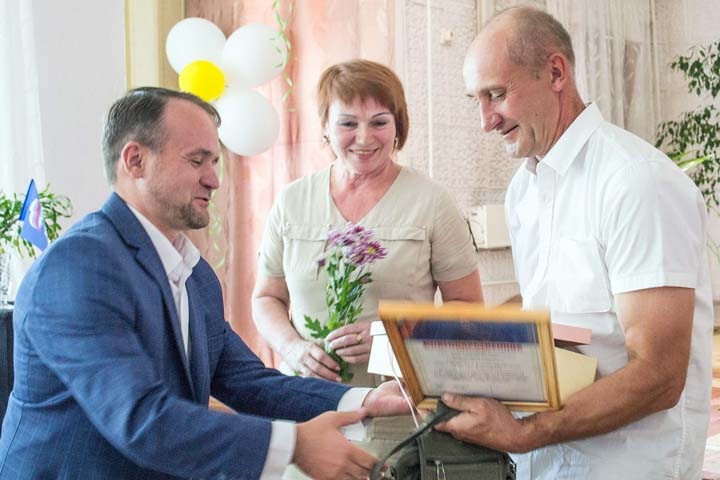 Лидера «ЕР» в горсовете Минусинска лишили мандата за занижение доходов в 130 раз