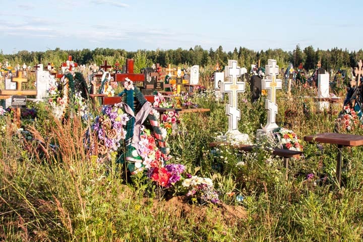 Гроб, кладбище, сотни миллиардов рублей. Расследование Ивана Голунова