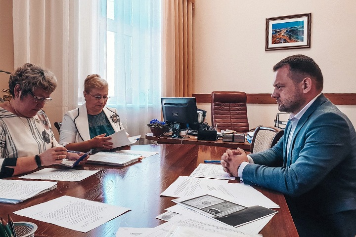 Первый кандидат в мэры Новосибирска подал документы