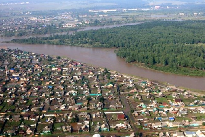 Наводнение в Приангарье: подтоплены многоквартирные дома, сотни человек в пунктах временного размещения
