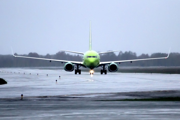 Самолет из Новосибирска вынужденно сел в Братске из-за смерти пассажирки
