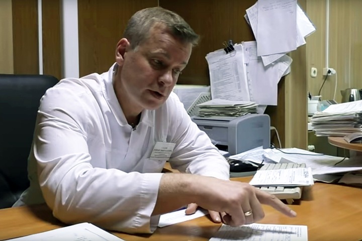 Новосибирского врача увольняют после рассказа о низких зарплатах и опасном оборудовании