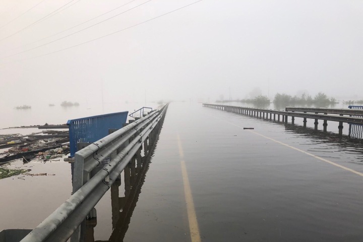 Федеральную трассу перекрыли в Приангарье из-за наводнения