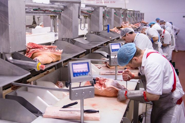 Крупный спонсор «ЕР» решил купить связанный с Абызовым новосибирский мясокомбинат
