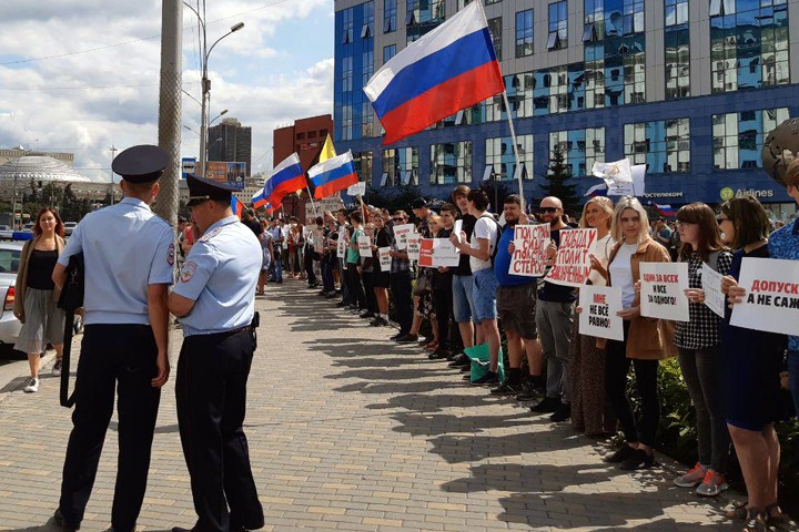 Акции солидарности с Москвой в Сибири: «Допускайте, а не сажайте»