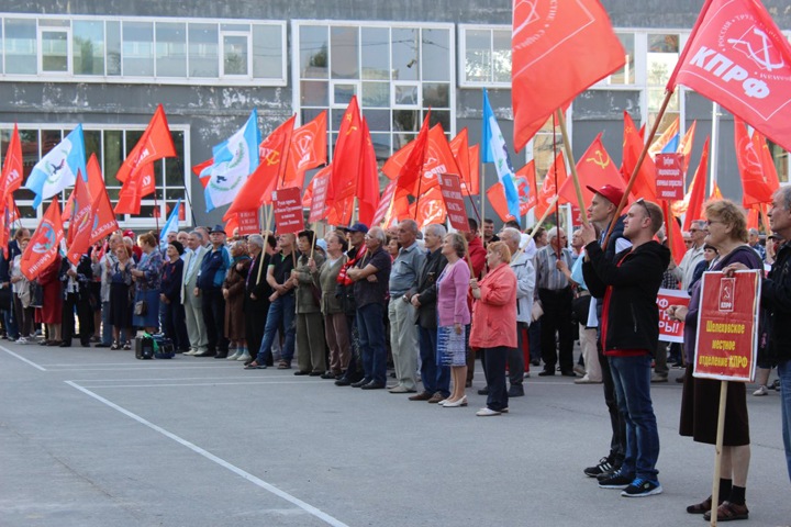 Сотни иркутян вышли на митинг за честные выборы и против «ЕР»