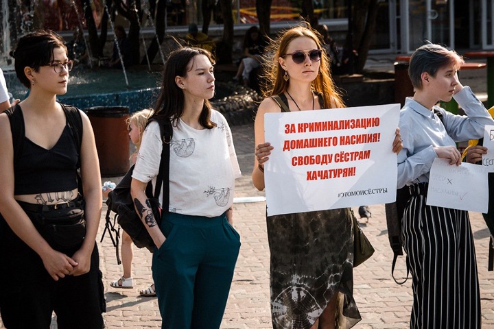 «Приедем, когда вас убьют»: как помогают жертвам домашнего насилия в Новосибирске